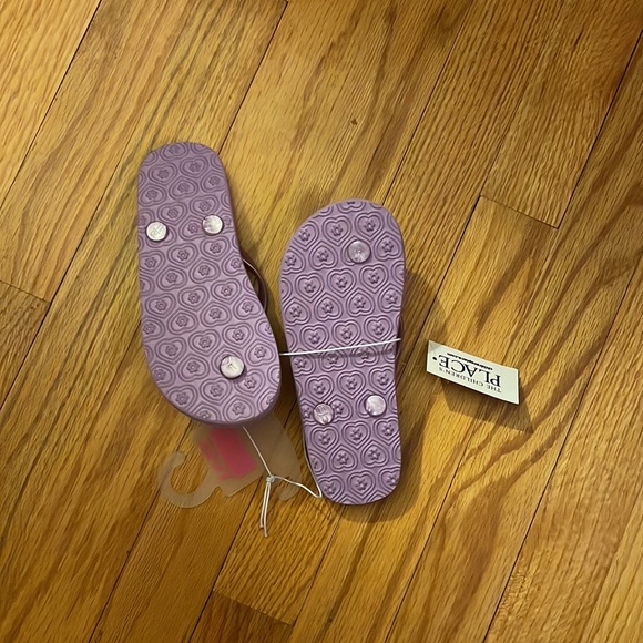 The Children Place peace sign flip flops, size 10/11, color purple - Picture 12 of 15